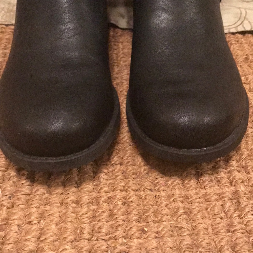 ‼️SOLD‼️Guess Boots - Picture 4 of 8